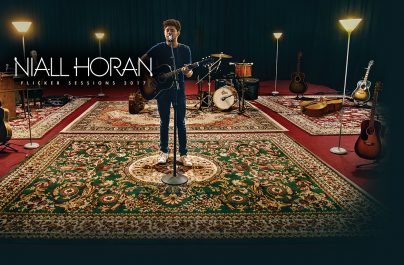 Ο Niall Horan ανακοινώνει το άλμπουμ «Flicker» και παρουσιάζει το single «Too Much To Ask»