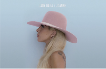 Η Lady Gaga αγγίζει με την τρυφερή νέα έκδοση του «Joanne»