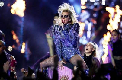 Η Lady Gaga ακυρώνει εσπευσμένα την περιοδεία λόγω προβλημάτων υγείας
