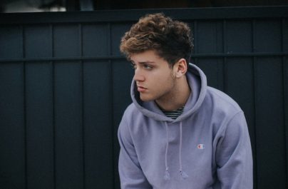 Bazzi – «Mine»: Το hit που ακούει ολόκληρος ο πλανήτης ήρθε και στην Ελλάδα