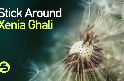 Η Xenia Ghali μας παρουσιάζει το νέο της hit, “Stick Around”.