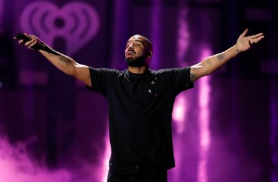 Ο Drake κέρδισε το 25ο του Top10 με το “Nice for What” που έκανε ντεμπούτο στο Νο1.