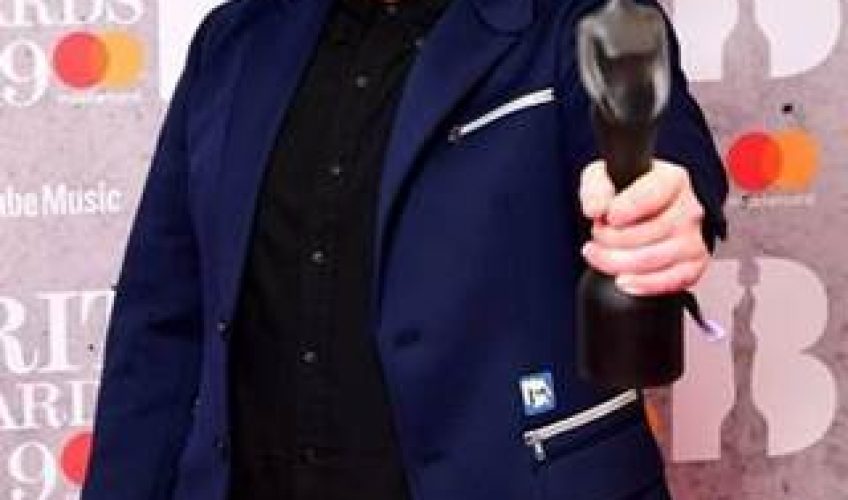 Το 2019 δείχνει ήδη υπέροχο για τον Tom Walker ! Το πρόσφατο single “Just You And I” αρχίζει να λαμβάνει μεγάλη άνοδο στα charts και εκτός Βρετανίας.