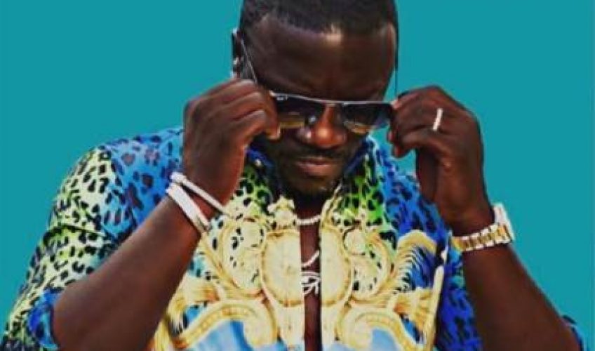 O superstar Akon κυκλοφορεί το πολυαναμενόμενο El Negreeto, ένα album πλημμυρισμένο από Latin επιρροές, το οποίο είναι διαθέσιμο σε όλες τις ψηφιακές πλατφόρμες μέσω της Akonik Label Group.
